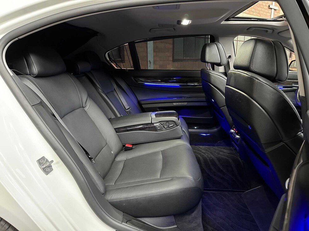 BMW ActiveHybrid7 4.4 V8 465PK 2012