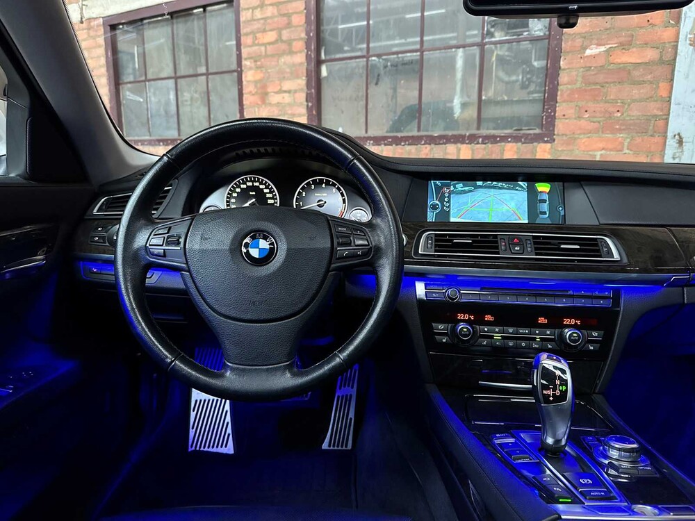 BMW ActiveHybrid7 4.4 V8 465PK 2012