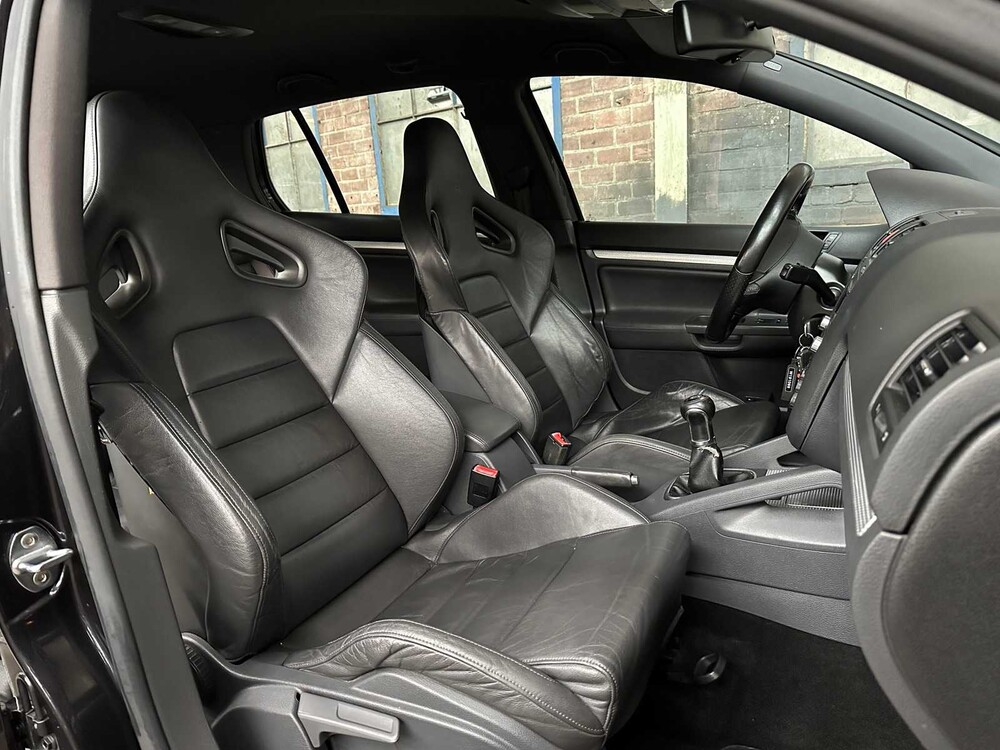 Volkswagen Golf V R32 3.2 V6 250PS 2006