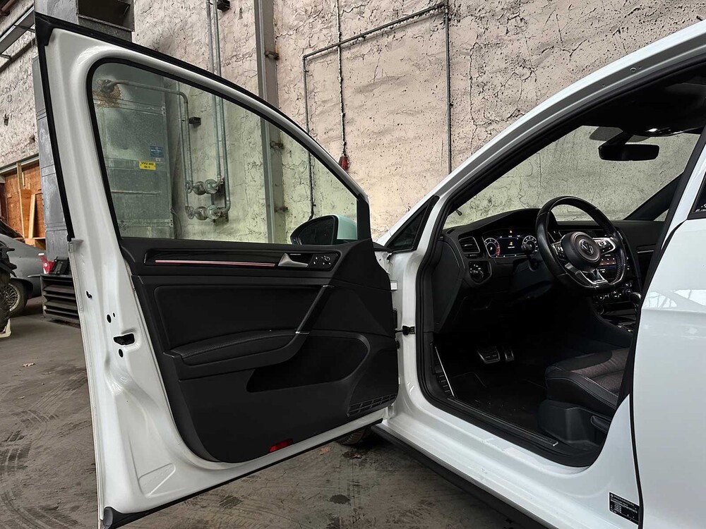 Volkswagen Golf 2.0 TDI GTD 184hp 2017, J-598-ZD