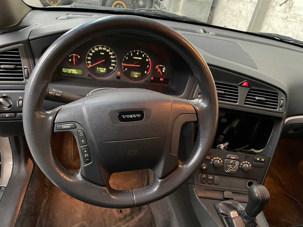 Volvo V70 2.4 Comfort Line 140PS 2002 -ORIG NL-, 86-JN-TV