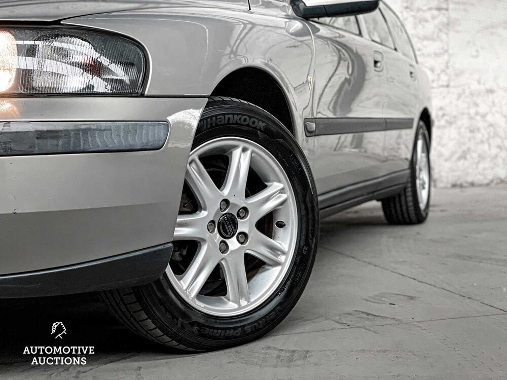 Volvo V70 2.4 Comfort Line 140PS 2002 -ORIG NL-, 86-JN-TV