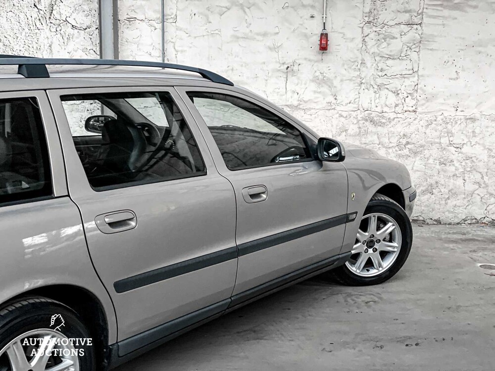 Volvo V70 2.4 Comfort Line 140PS 2002 -ORIG NL-, 86-JN-TV