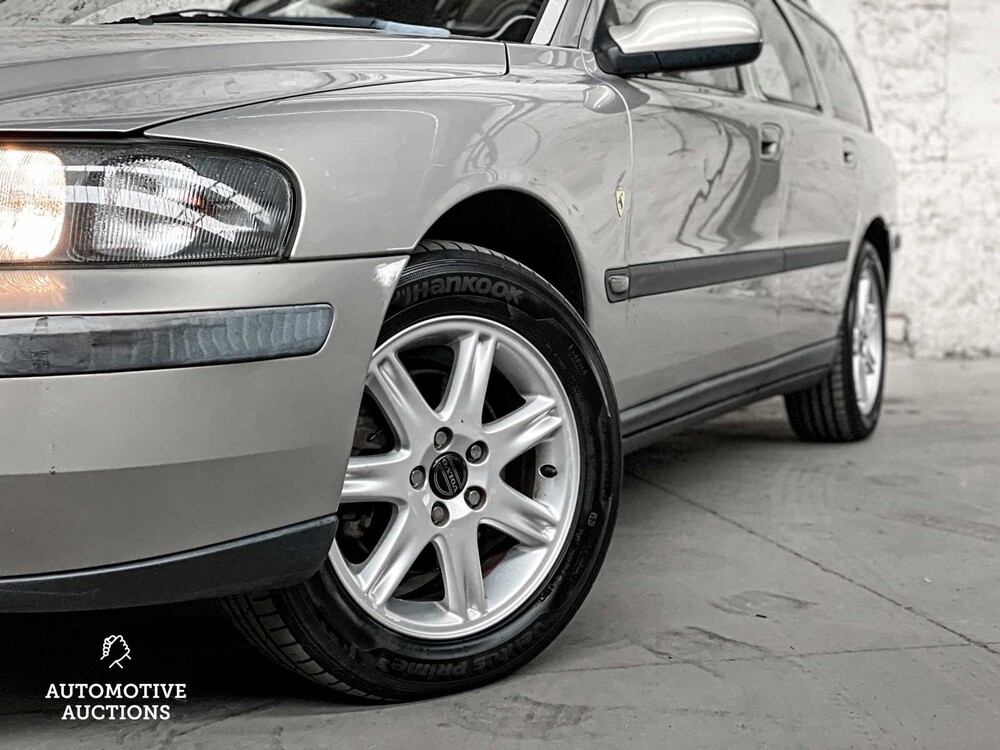 Volvo V70 2.4 Comfort Line 140PS 2002 -ORIG NL-, 86-JN-TV