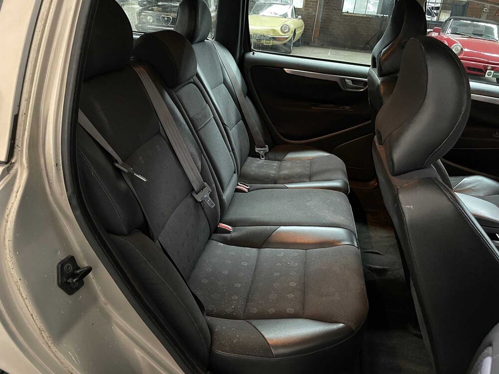 Volvo V70 2.4 Comfort Line 140PS 2002 -ORIG NL-, 86-JN-TV