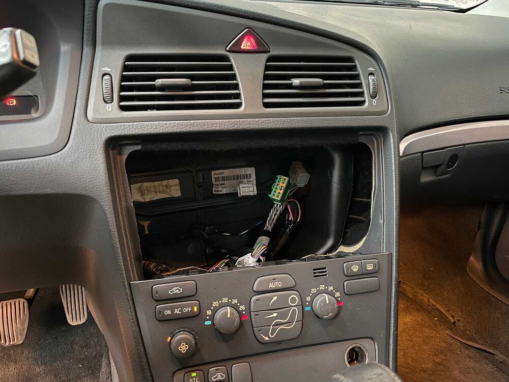 Volvo V70 2.4 Comfort Line 140PS 2002 -ORIG NL-, 86-JN-TV