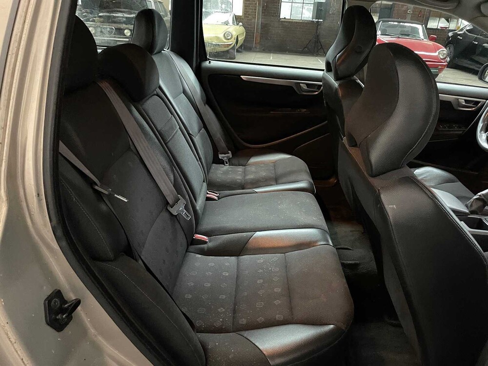 Volvo V70 2.4 Comfort Line 140PS 2002 -ORIG NL-, 86-JN-TV