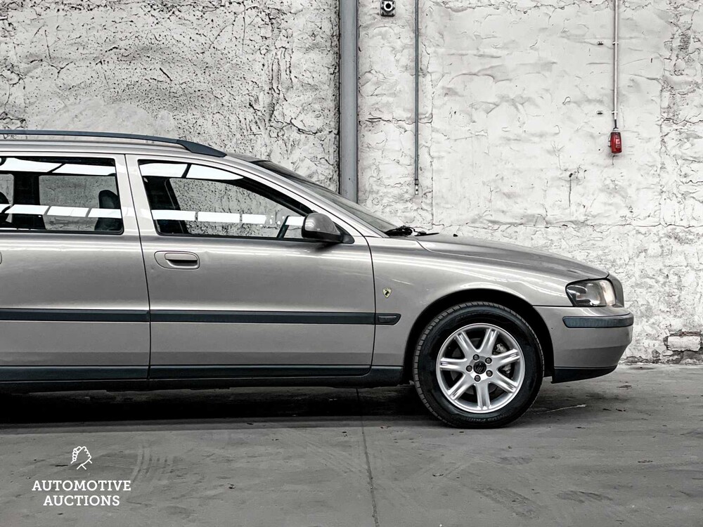 Volvo V70 2.4 Comfort Line 140PS 2002 -ORIG NL-, 86-JN-TV