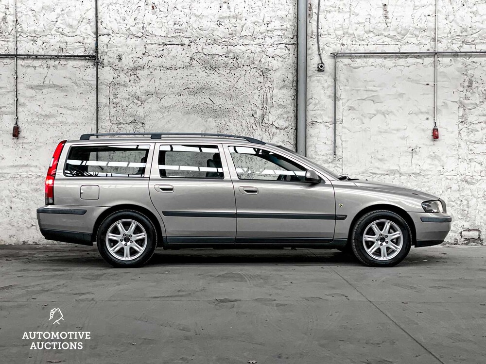 Volvo V70 2.4 Comfort Line 140PS 2002 -ORIG NL-, 86-JN-TV