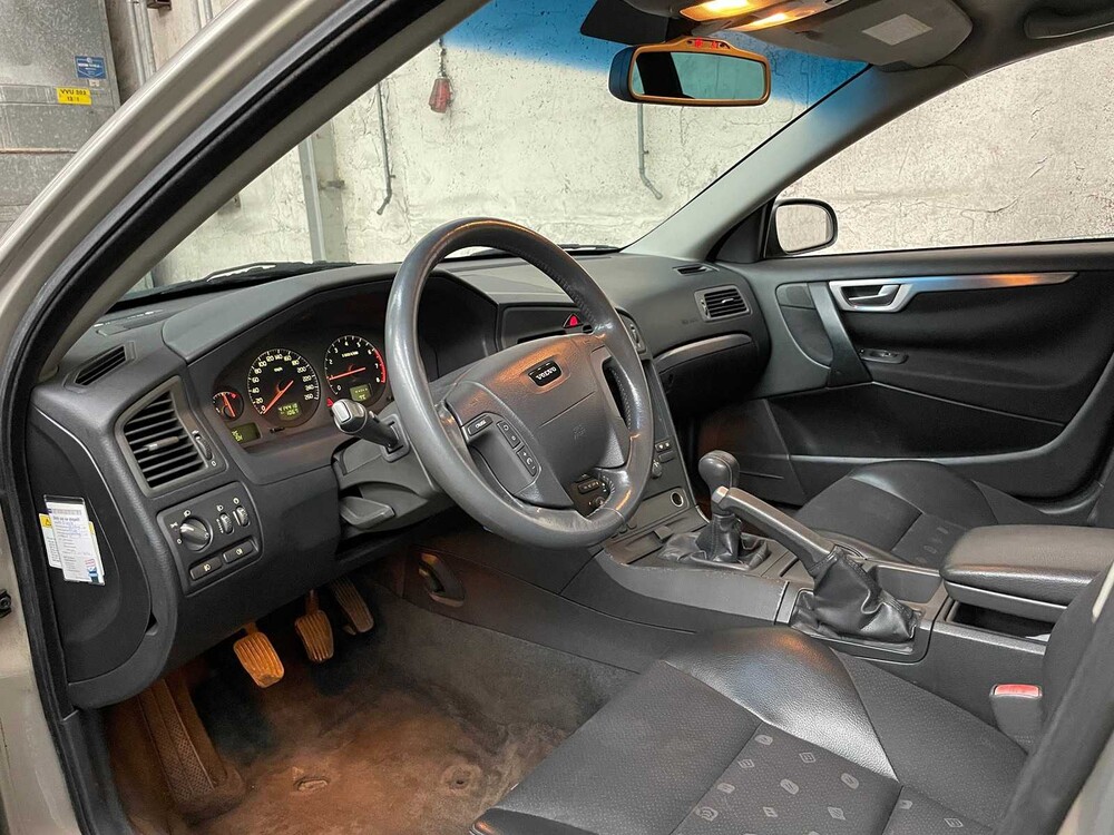 Volvo V70 2.4 Comfort Line 140PS 2002 -ORIG NL-, 86-JN-TV