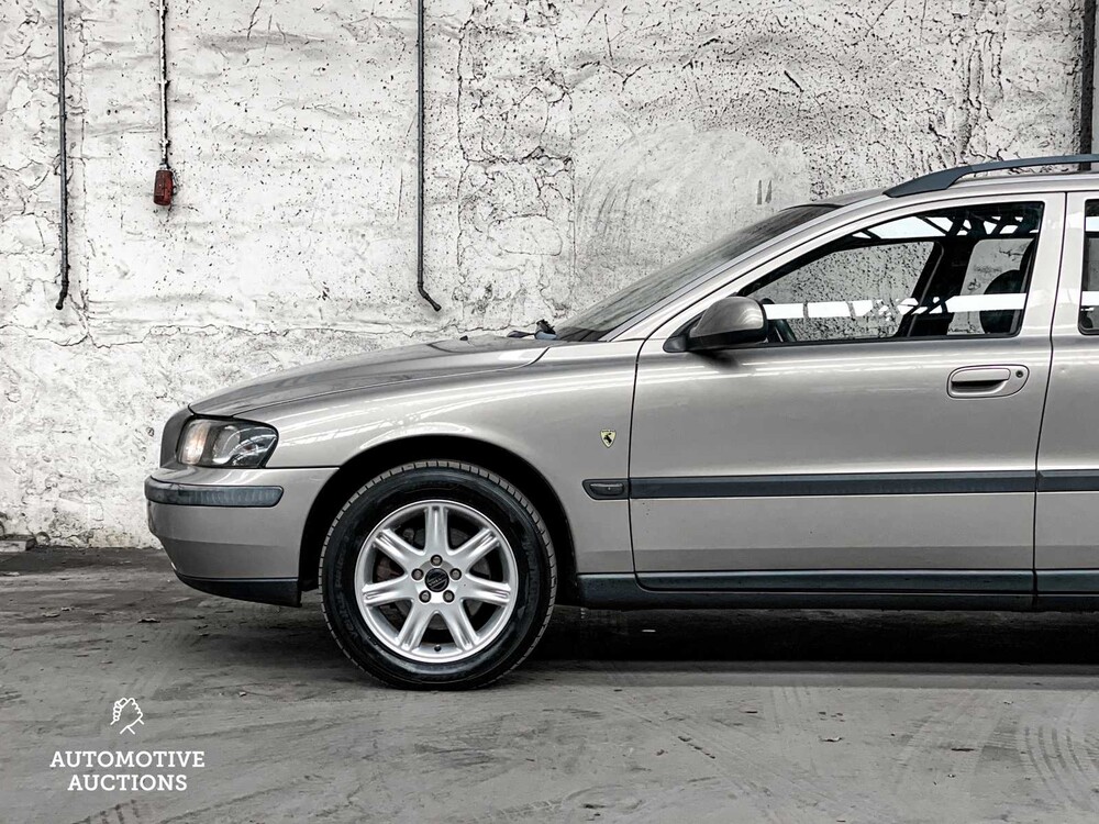 Volvo V70 2.4 Comfort Line 140PS 2002 -ORIG NL-, 86-JN-TV