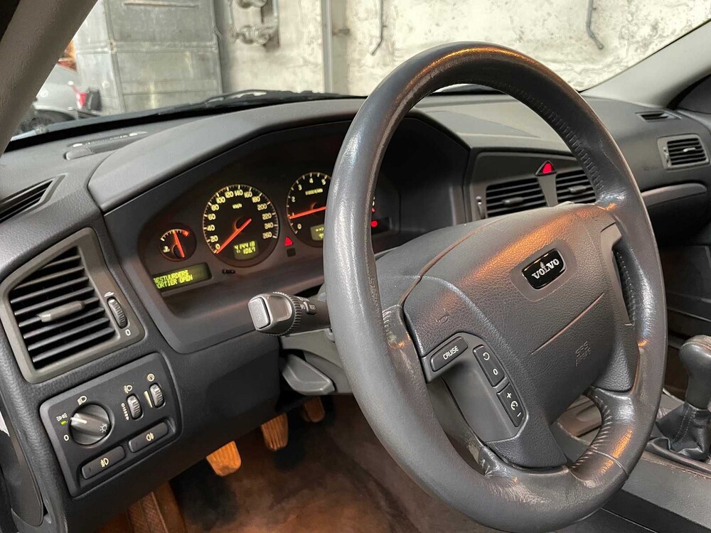 Volvo V70 2.4 Comfort Line 140PS 2002 -ORIG NL-, 86-JN-TV