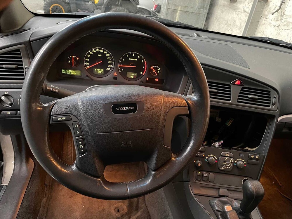 Volvo V70 2.4 Comfort Line 140PS 2002 -ORIG NL-, 86-JN-TV