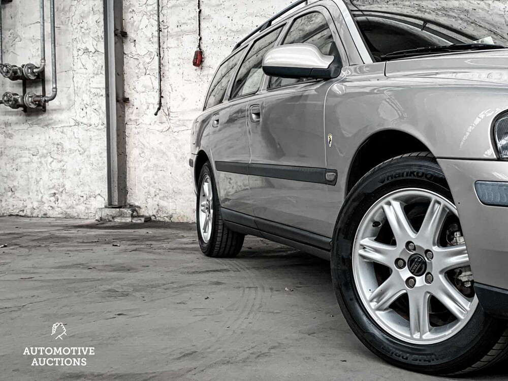 Volvo V70 2.4 Comfort Line 140PS 2002 -ORIG NL-, 86-JN-TV