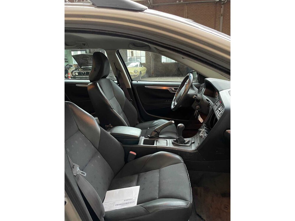Volvo V70 2.4 Comfort Line 140PS 2002 -ORIG NL-, 86-JN-TV
