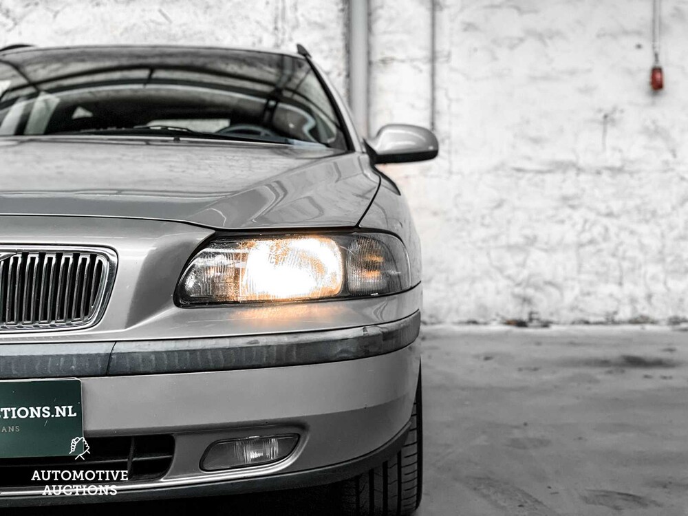Volvo V70 2.4 Comfort Line 140PS 2002 -ORIG NL-, 86-JN-TV