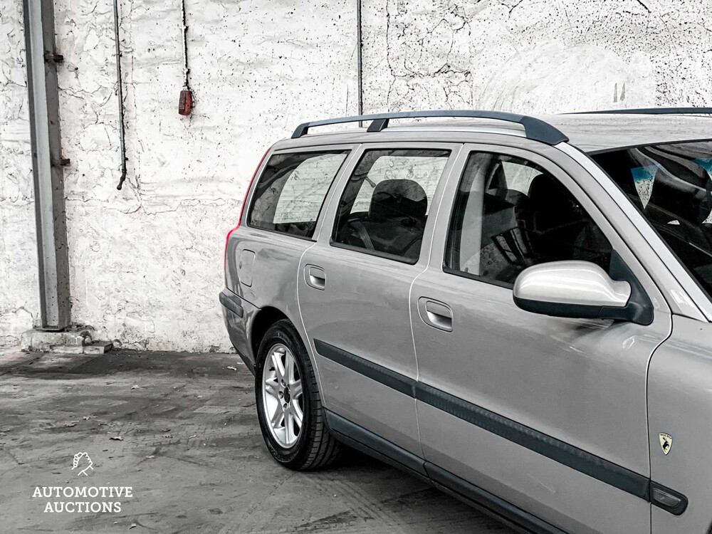 Volvo V70 2.4 Comfort Line 140PS 2002 -ORIG NL-, 86-JN-TV