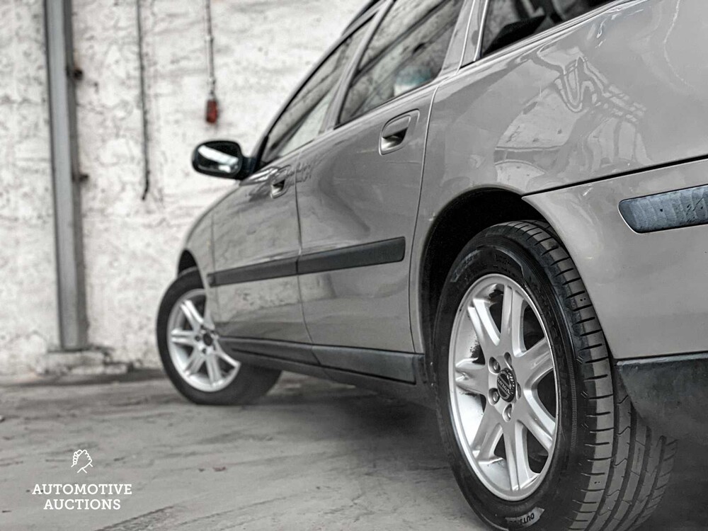 Volvo V70 2.4 Comfort Line 140PS 2002 -ORIG NL-, 86-JN-TV