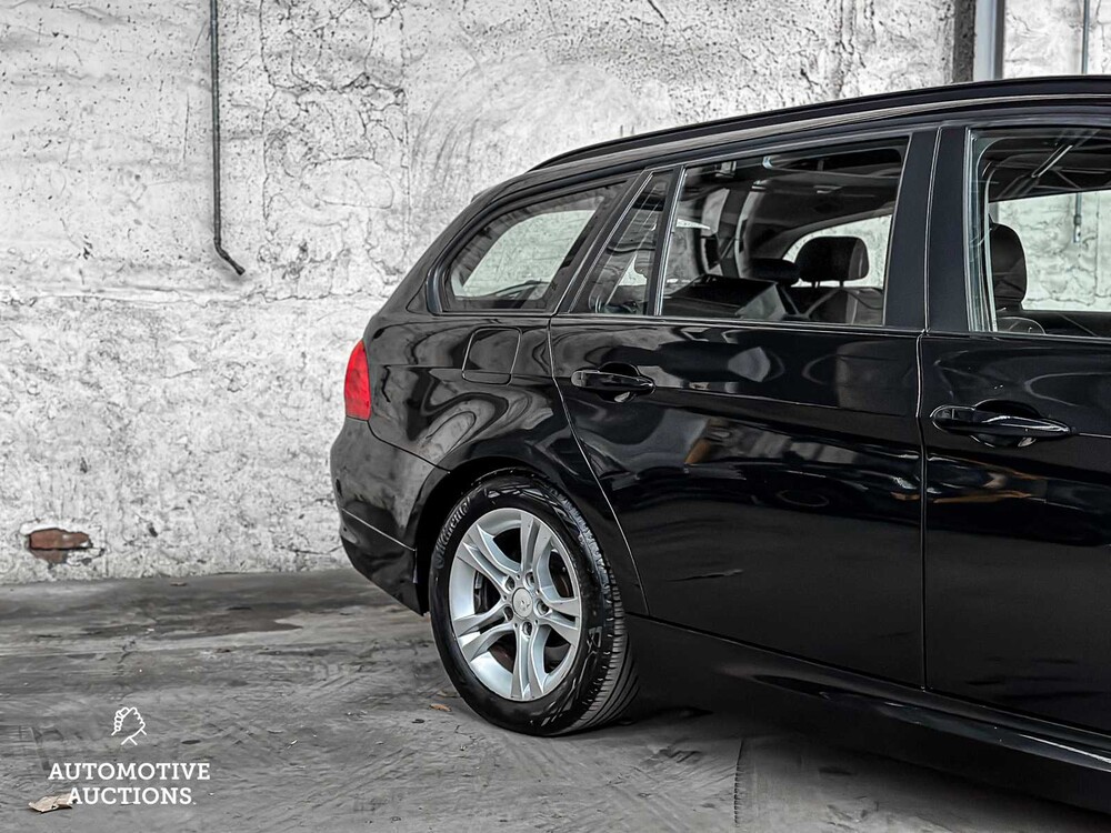 BMW 3 Series Touring 318i Luxury Line 143hp 2011, 05-XBL-8
