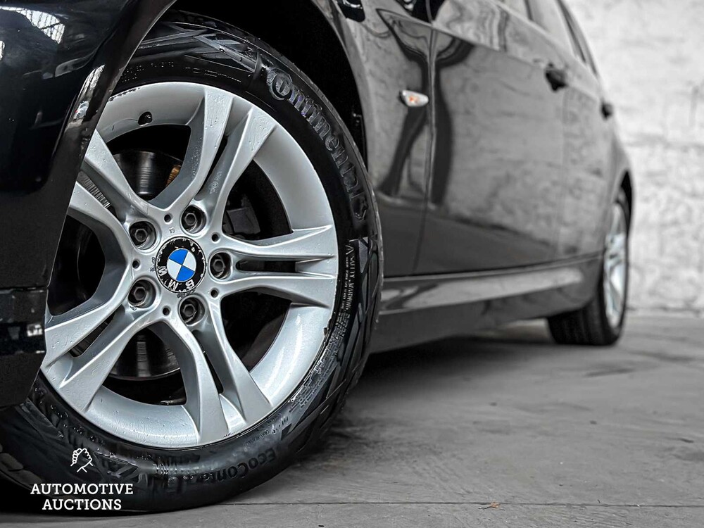 BMW 3 Series Touring 318i Luxury Line 143hp 2011, 05-XBL-8