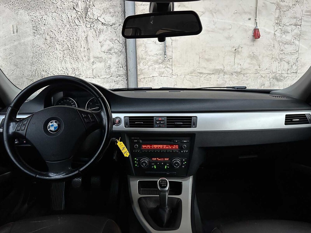 BMW 3 Series Touring 318i Luxury Line 143hp 2011, 05-XBL-8