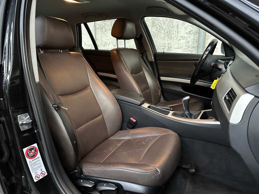 BMW 3 Series Touring 318i Luxury Line 143hp 2011, 05-XBL-8