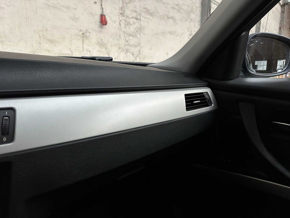 BMW 3 Series Touring 318i Luxury Line 143hp 2011, 05-XBL-8