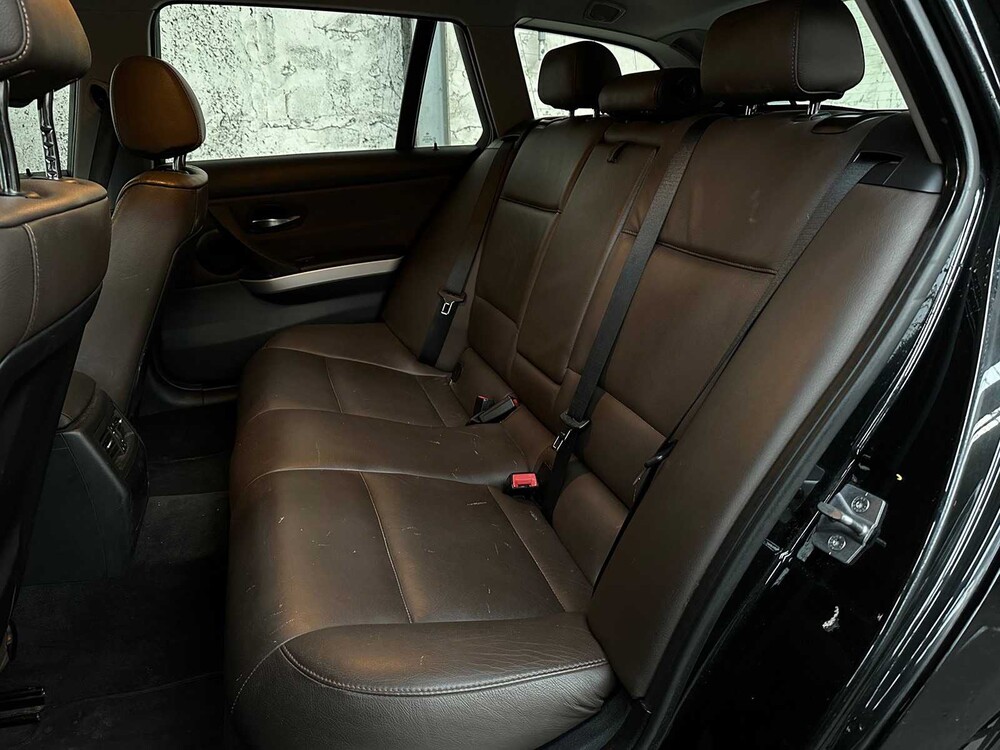 BMW 3 Series Touring 318i Luxury Line 143hp 2011, 05-XBL-8