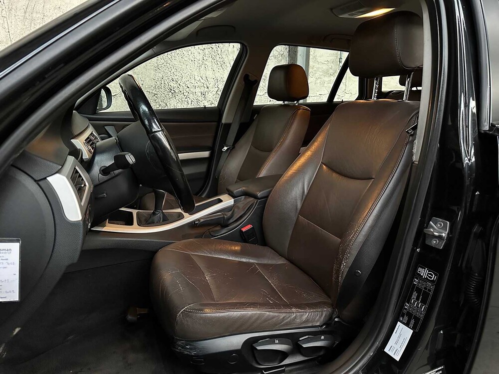 BMW 3 Series Touring 318i Luxury Line 143hp 2011, 05-XBL-8