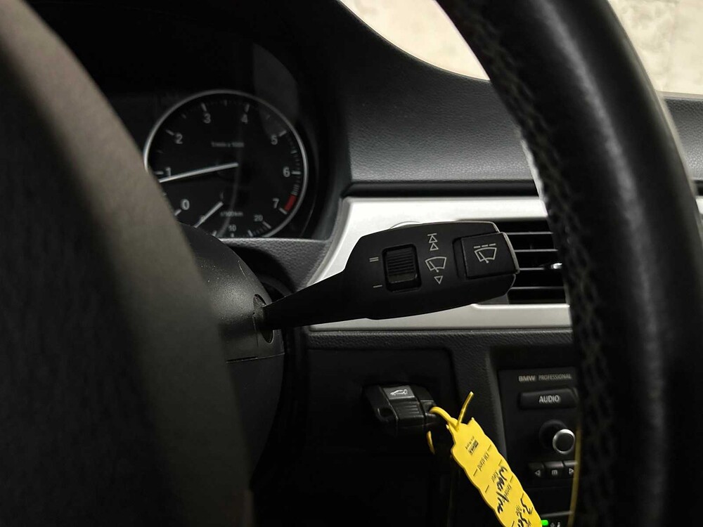 BMW 3 Series Touring 318i Luxury Line 143hp 2011, 05-XBL-8