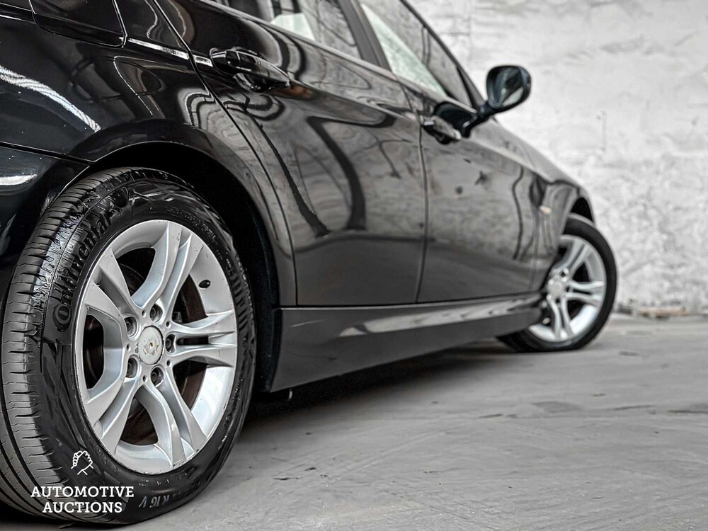 BMW 3 Series Touring 318i Luxury Line 143hp 2011, 05-XBL-8