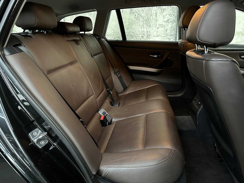 BMW 3 Series Touring 318i Luxury Line 143hp 2011, 05-XBL-8