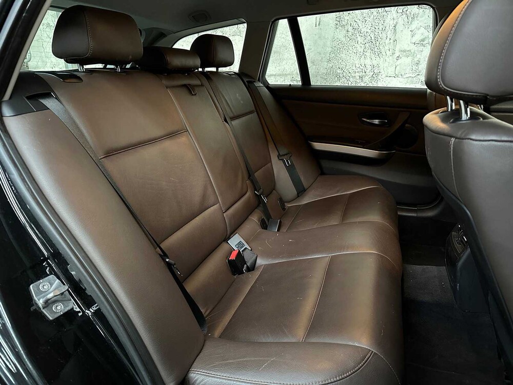 BMW 3 Series Touring 318i Luxury Line 143hp 2011, 05-XBL-8