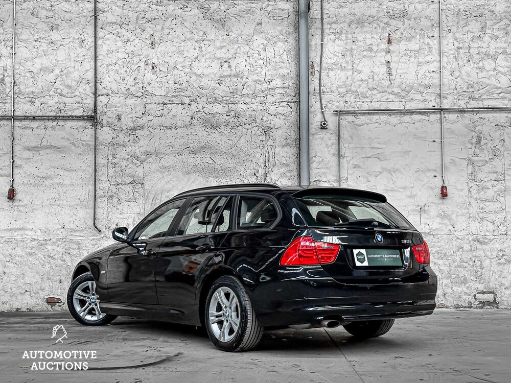 BMW 3 Series Touring 318i Luxury Line 143hp 2011, 05-XBL-8