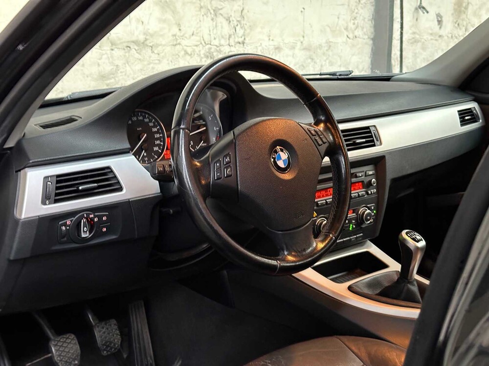 BMW 3 Series Touring 318i Luxury Line 143hp 2011, 05-XBL-8