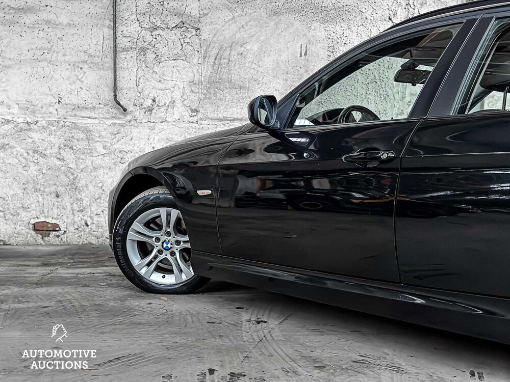 BMW 3 Series Touring 318i Luxury Line 143hp 2011, 05-XBL-8