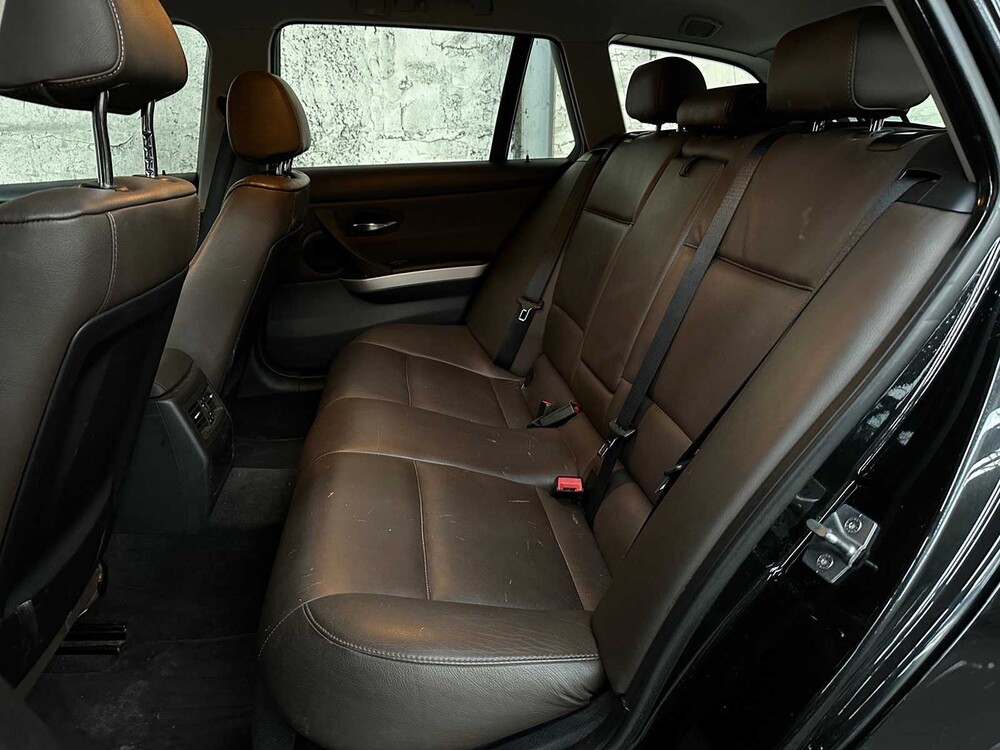 BMW 3 Series Touring 318i Luxury Line 143hp 2011, 05-XBL-8