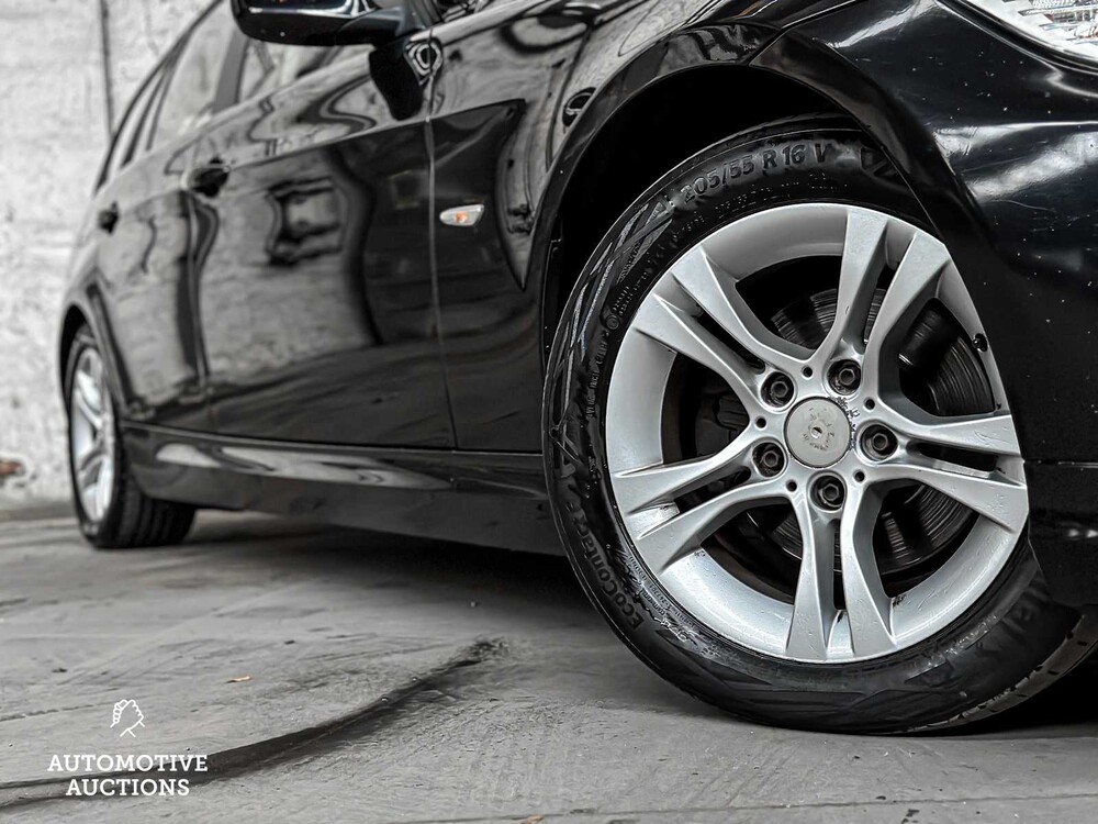 BMW 3 Series Touring 318i Luxury Line 143hp 2011, 05-XBL-8