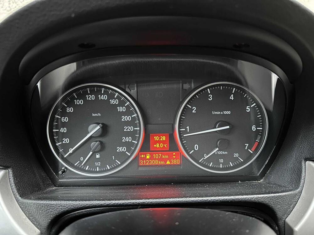 BMW 3 Series Touring 318i Luxury Line 143hp 2011, 05-XBL-8