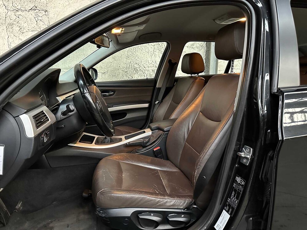 BMW 3 Series Touring 318i Luxury Line 143hp 2011, 05-XBL-8