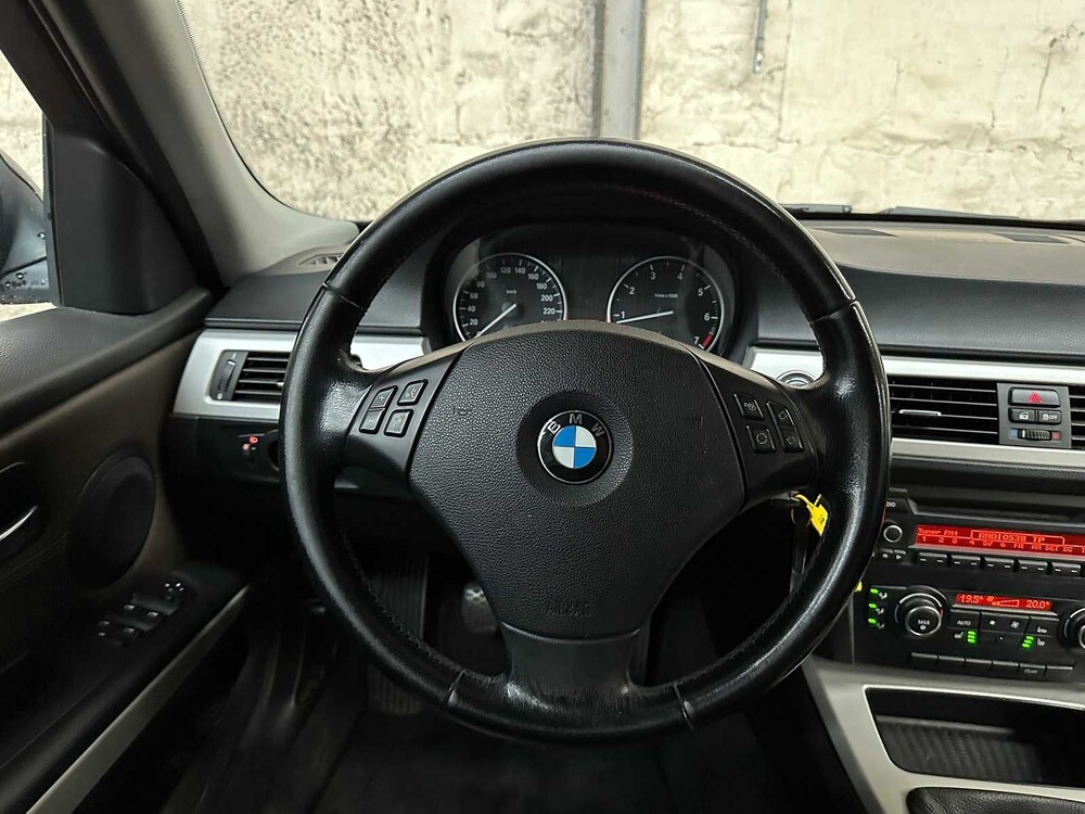 BMW 3 Series Touring 318i Luxury Line 143hp 2011, 05-XBL-8