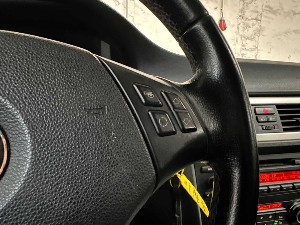 BMW 3 Series Touring 318i Luxury Line 143hp 2011, 05-XBL-8