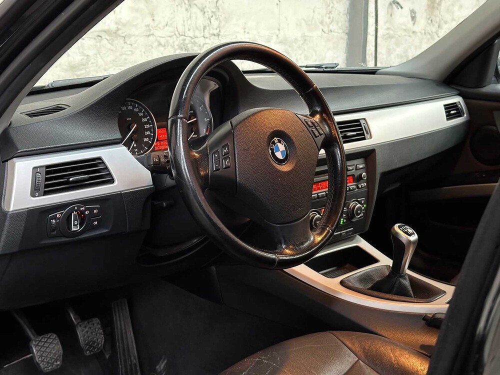 BMW 3 Series Touring 318i Luxury Line 143hp 2011, 05-XBL-8