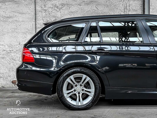 BMW 3-serie Touring 318i Luxury Line 143pk 2011, 05-XBL-8