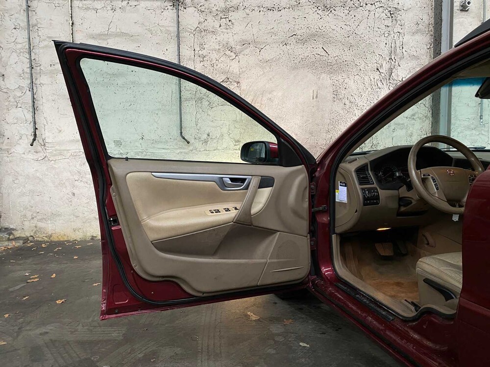 Volvo V70 2.4D 131hp 2004, H-082-NK