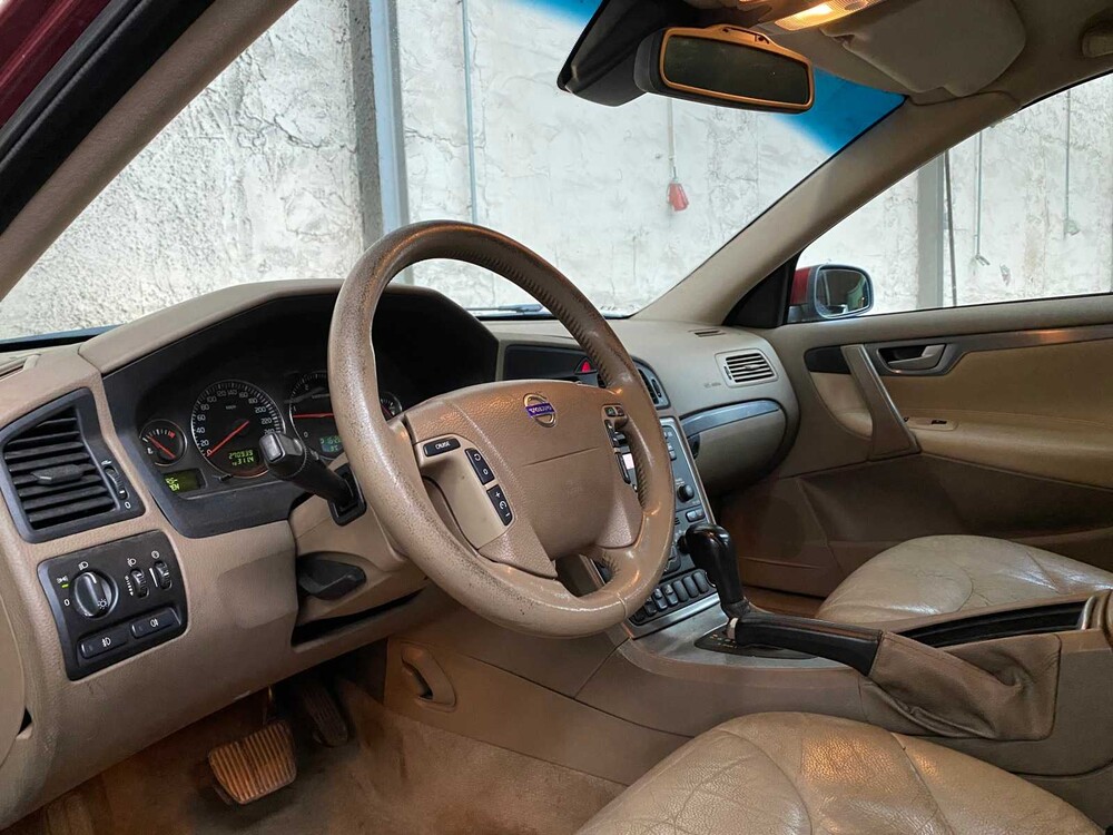 Volvo V70 2.4D 131hp 2004, H-082-NK