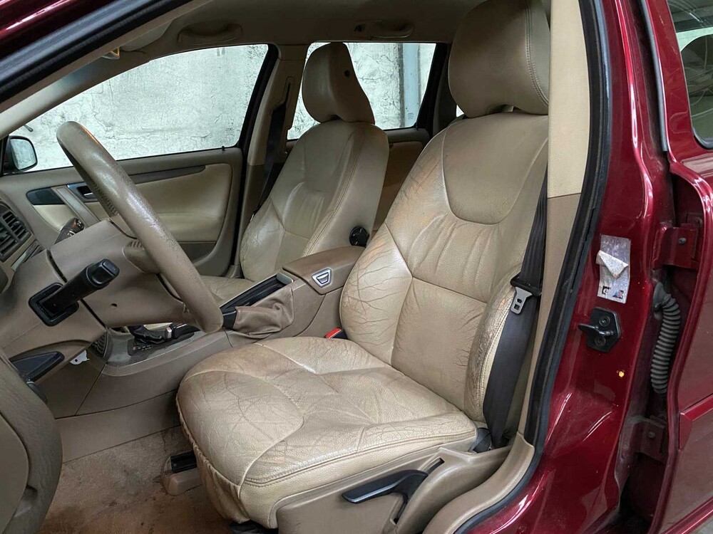 Volvo V70 2.4D 131hp 2004, H-082-NK