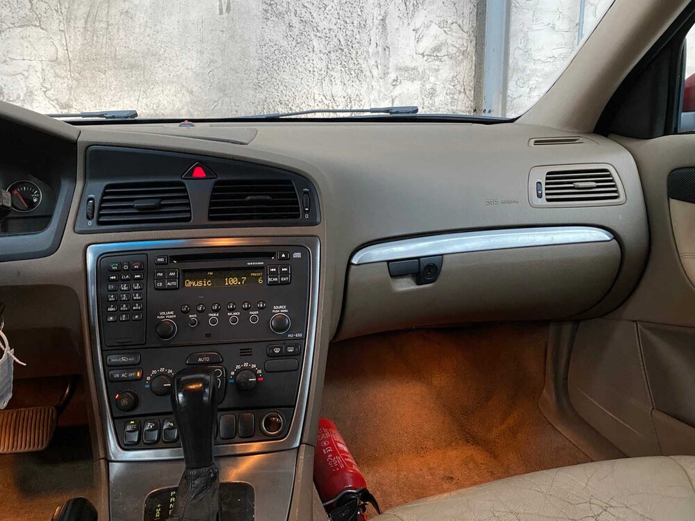 Volvo V70 2.4D 131hp 2004, H-082-NK