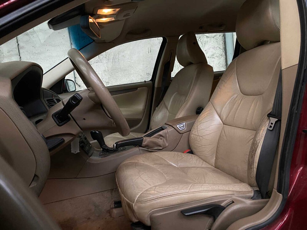 Volvo V70 2.4D 131hp 2004, H-082-NK