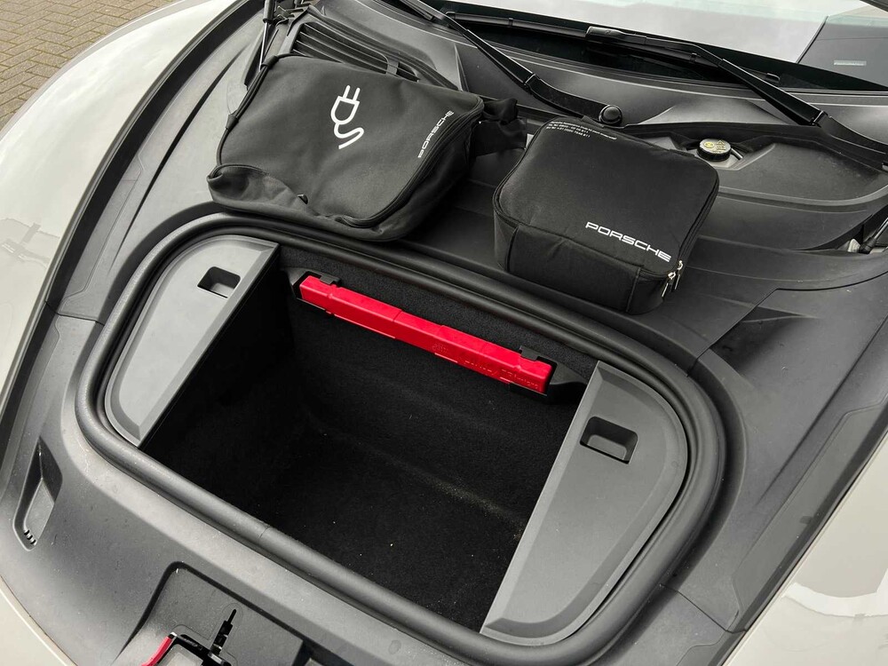 Porsche Taycan Sport Turismo 79 kWh 326PS 2022, P-060-TL